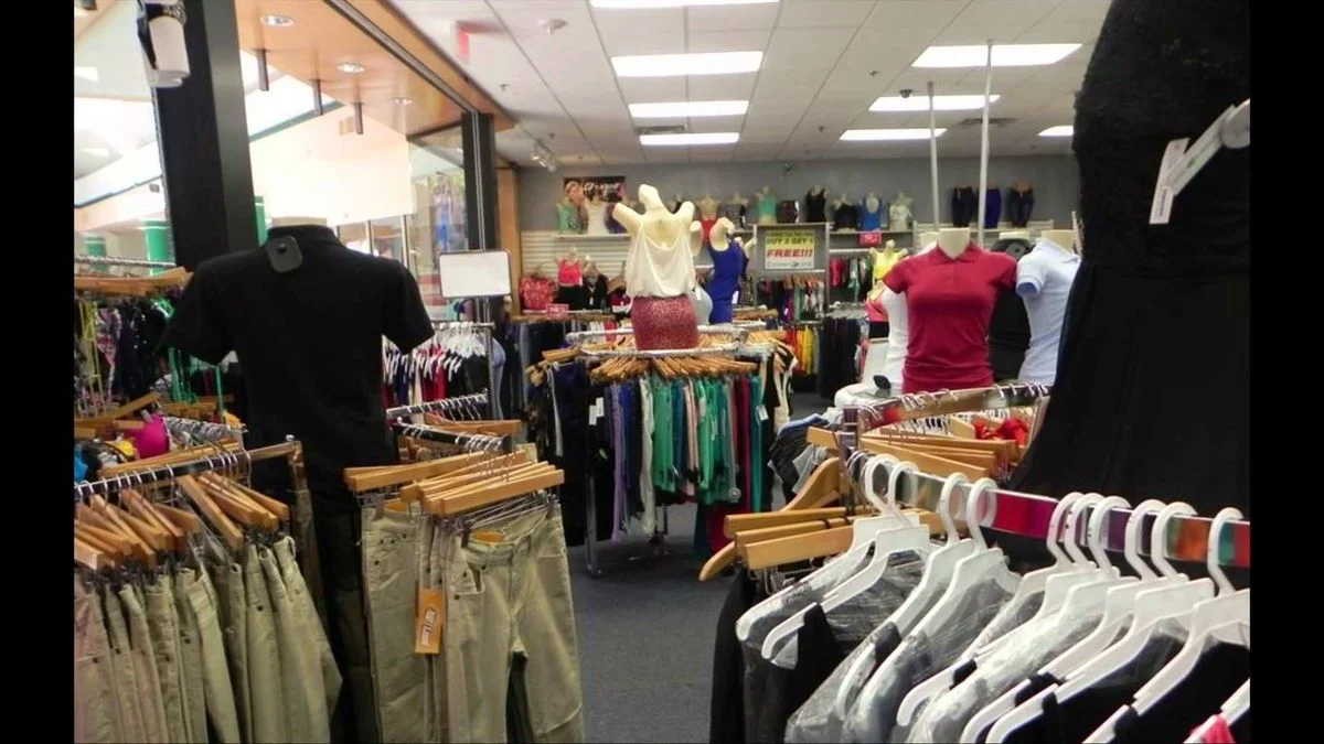 Economía anunció una reducción de impuestos a la importación de ropa y calzado
