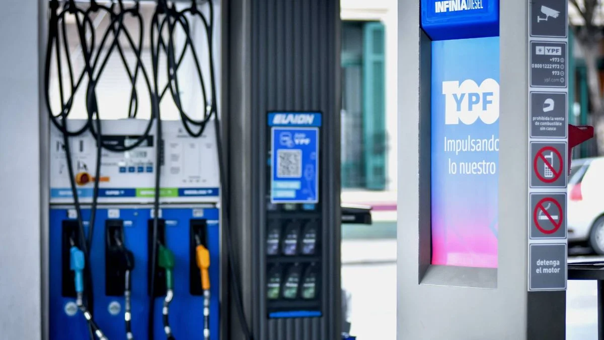 YPF aseguró que no habrá "cimbronazos" en los precios de los combustibles