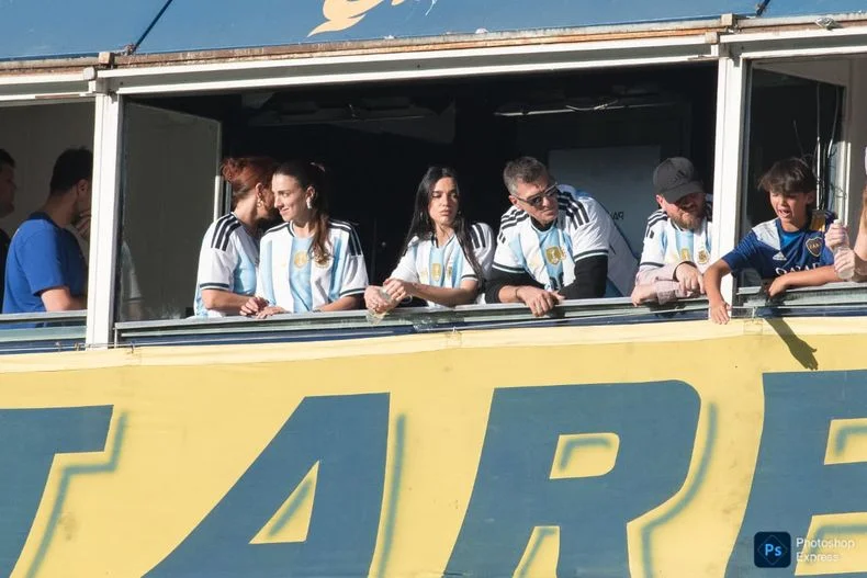 La cantante brit&aacute;nica, Dua Lipa, de gira por Argentina, presenci&oacute; el partido