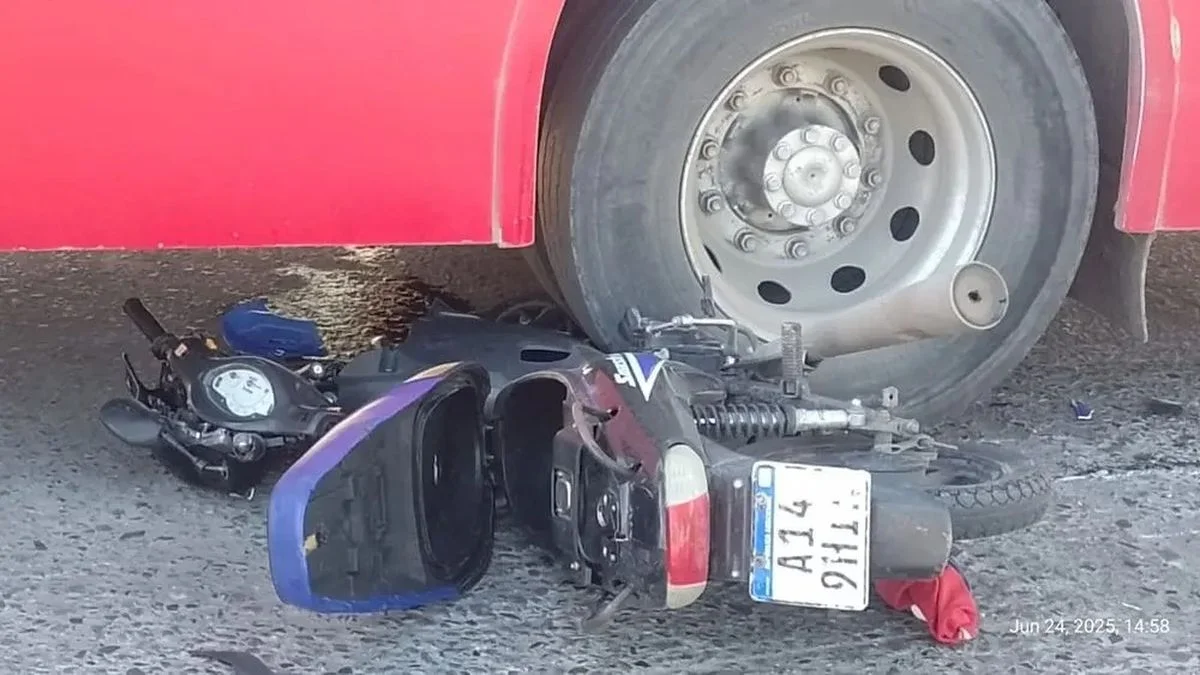 Drama vial sin freno en La Plata: otro motociclista protagonizó un grave accidente