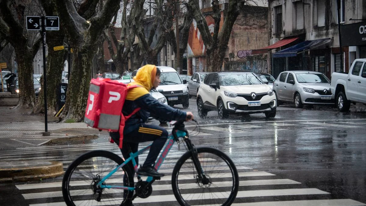 Sábado con lluvias y alerta por fuertes vientos en La Plata