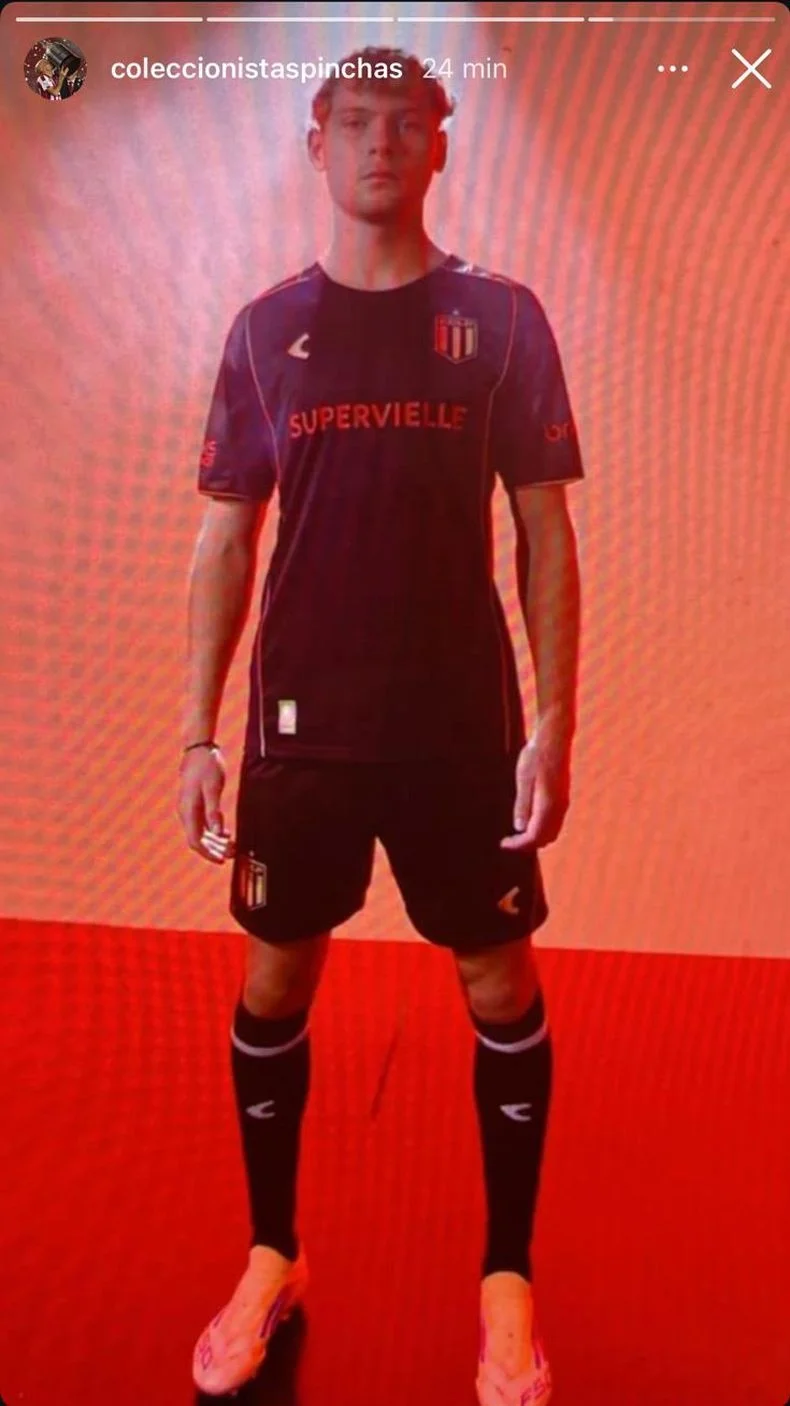 Valente Pierani posa con la nueva camiseta de Estudiantes para el 2026