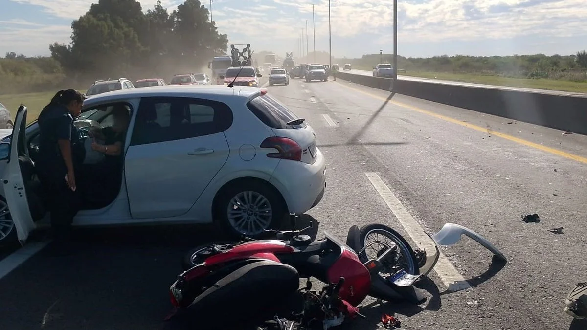 Impactante choque en la Autopista Buenos Aires - La Plata