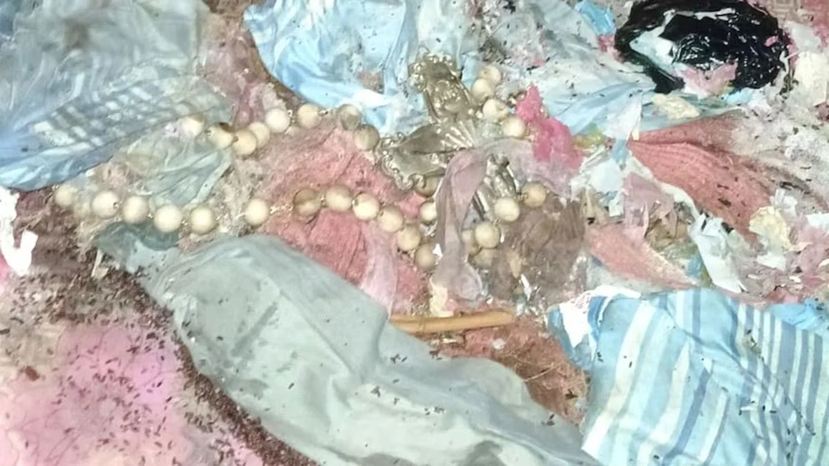 "Le puse un rosario para que la cuide Dios": así estaba el cadáver que nunca se enterró en La Plata
