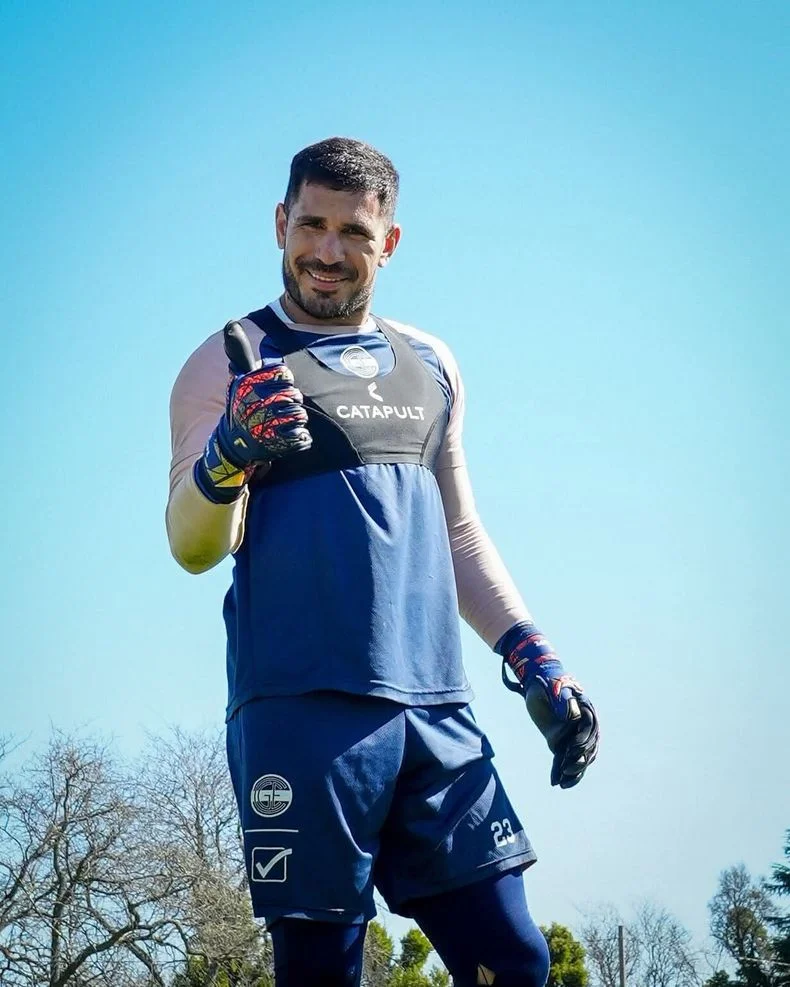 Nelson Insfr&aacute;n luego del entrenamiento de Gimnasia en Estancia Chica