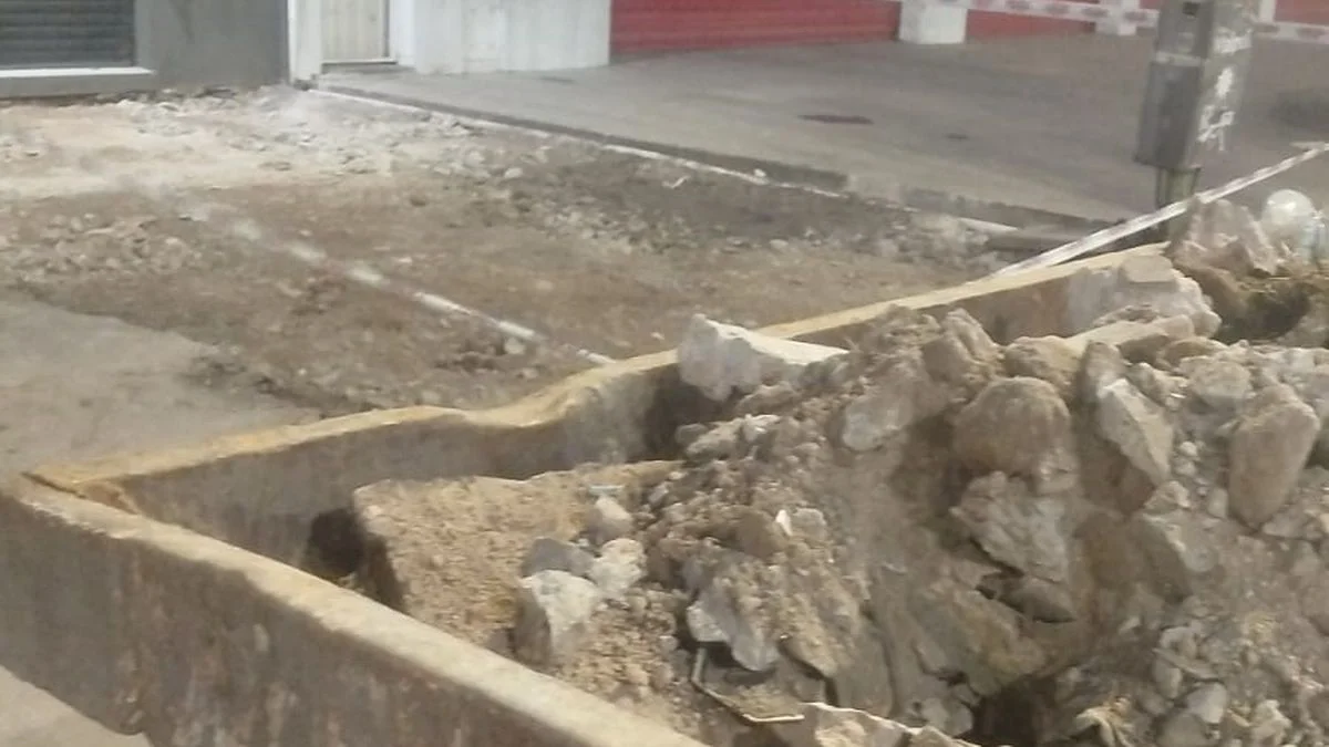 Bronca por una obra en Barrio Norte de La Plata "nos obligan a caminar por la avenida"