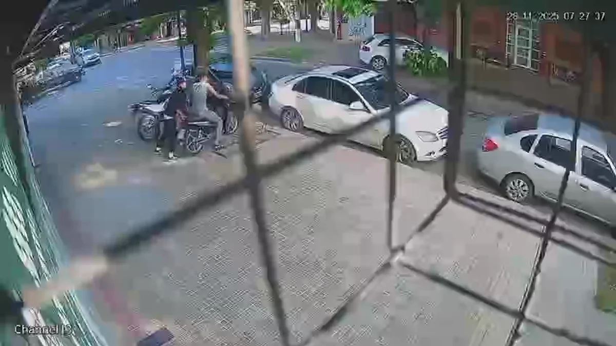La Plata: robaron una moto y fueron filmados por un automovilista