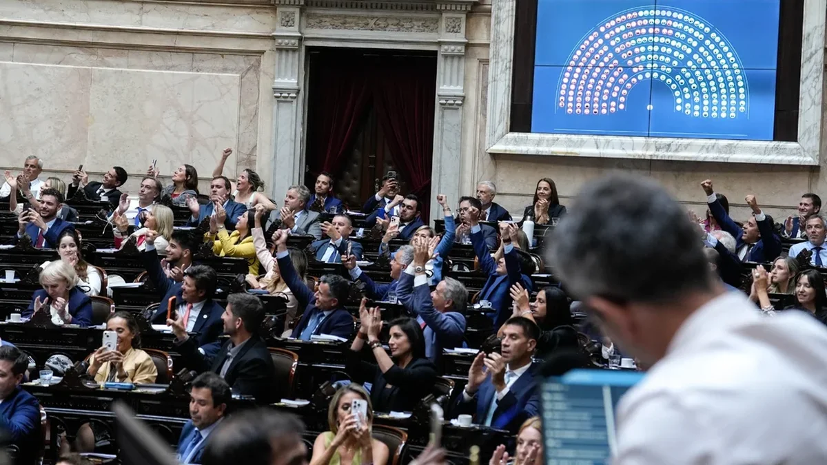 El oficialismo aprobó en Diputados la reforma laboral y ahora define el Senado