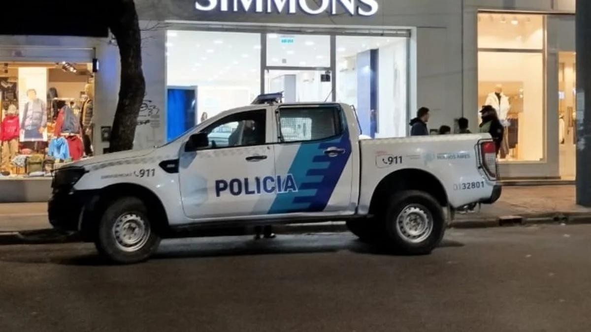 Le robaron la bicicleta a reconocido periodista de La Plata mientras tomaba un café