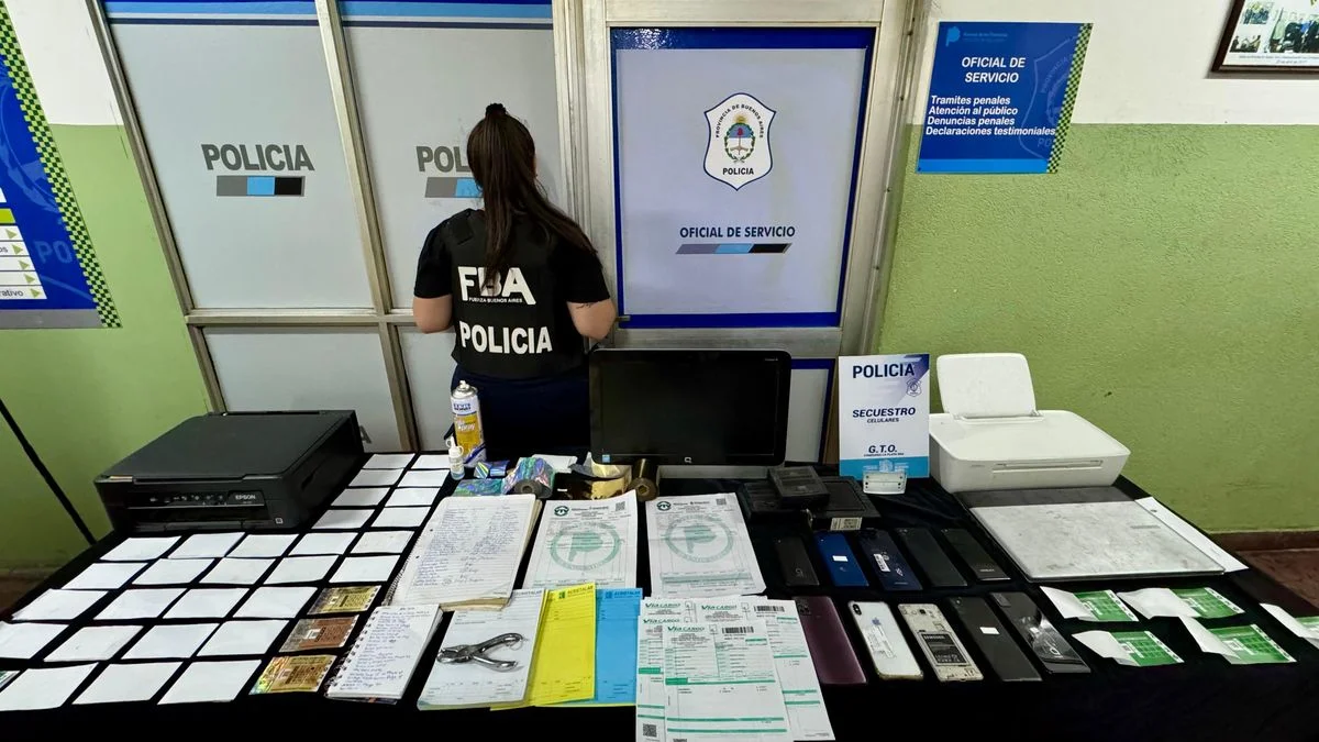 Desbarataron una banda en La Plata que vendía por $50.000 obleas truchas de la VTV