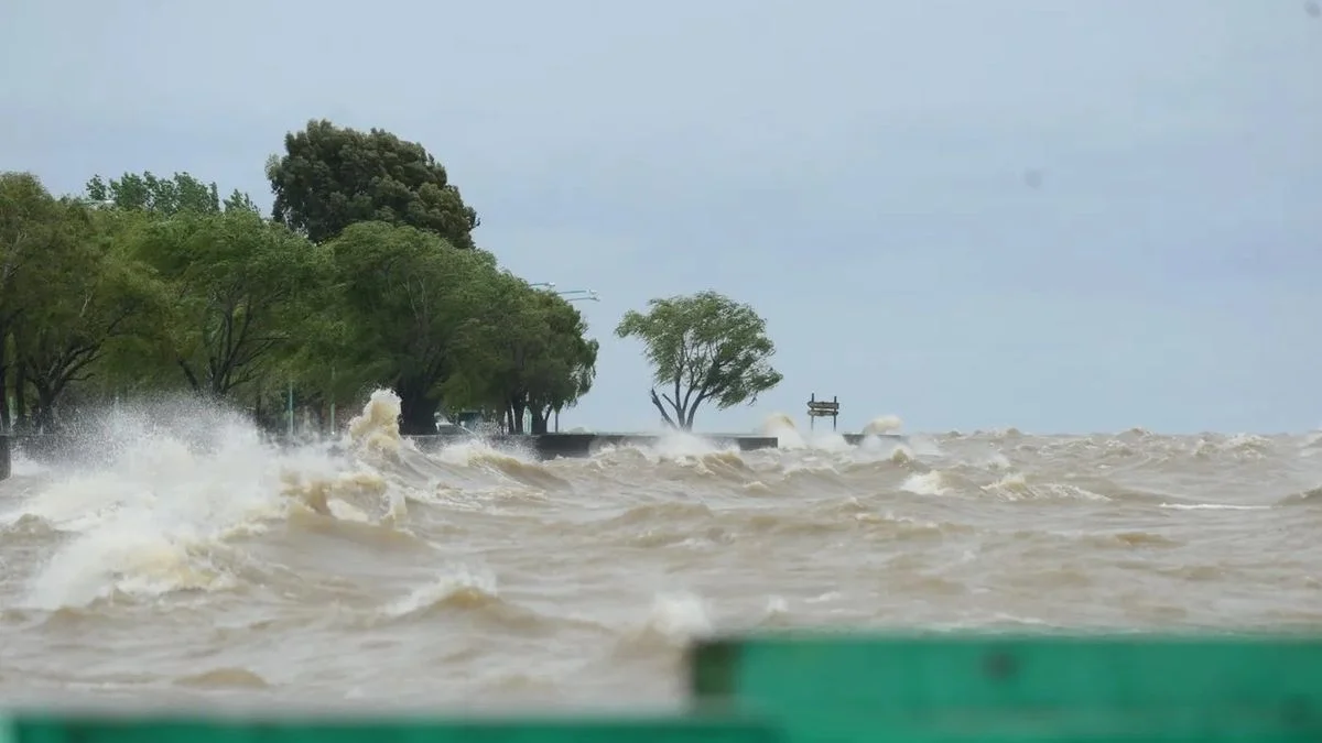 Crecida y viento intenso en las costas del Río de La Plata