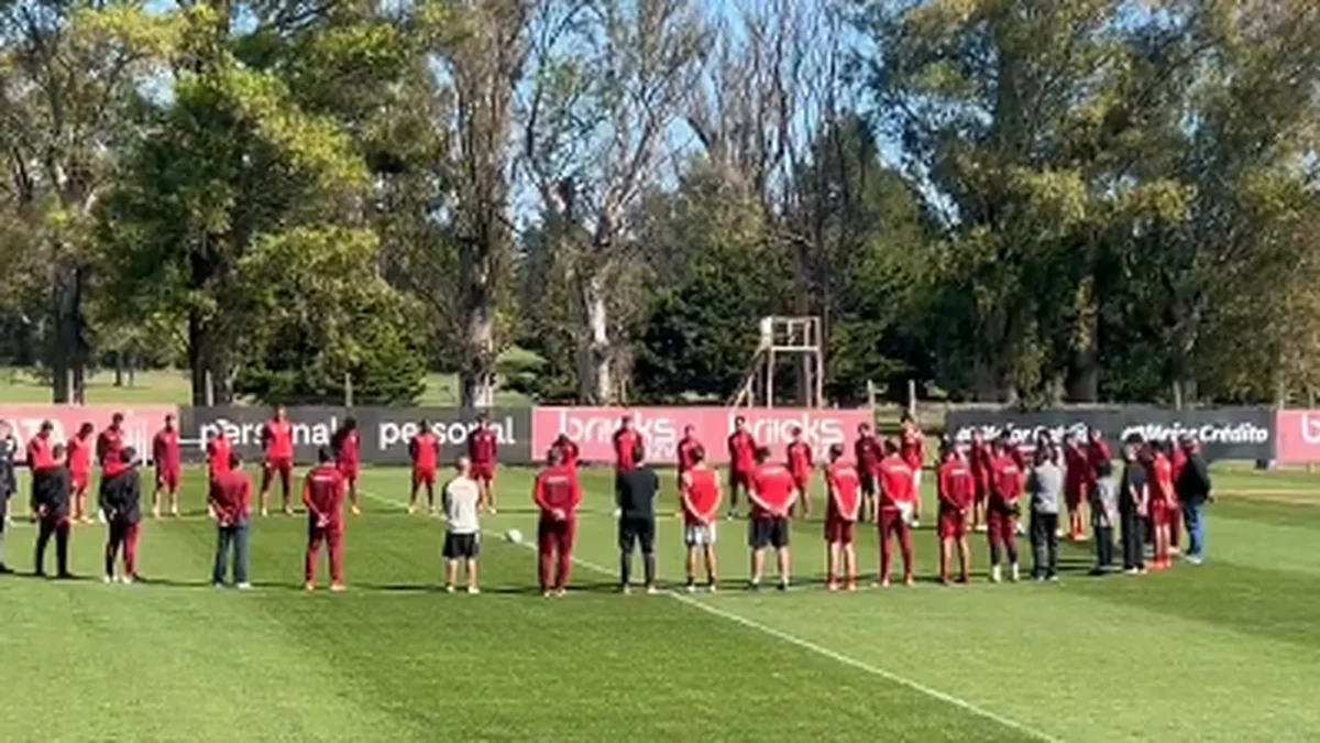 Estudiantes le dedicó un minuto de silencio a Miguel Ángel Russo en City Bell
