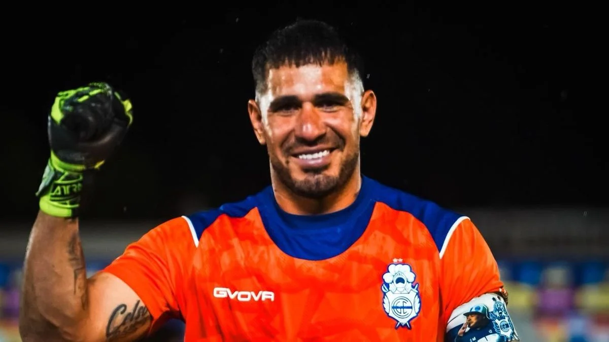 Nelson Insfrán volvió a lucirse en el arco de Gimnasia y lo celebró en redes