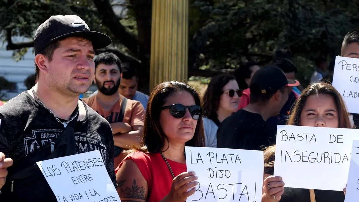 Inseguridad en La Plata: vecinos de distintos barrios realizan una masiva movilización