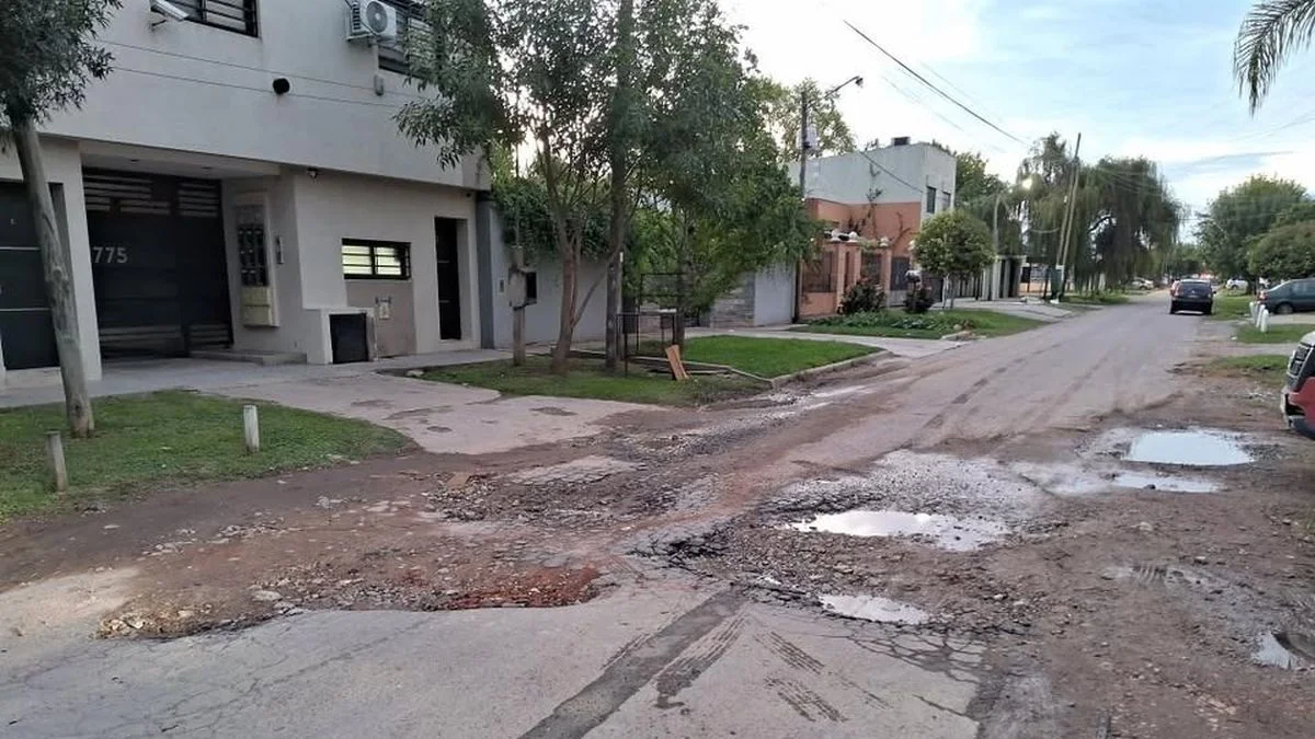 Vecinos de La Plata reclaman por el asfalto en la calle 134 entre 68 y 69