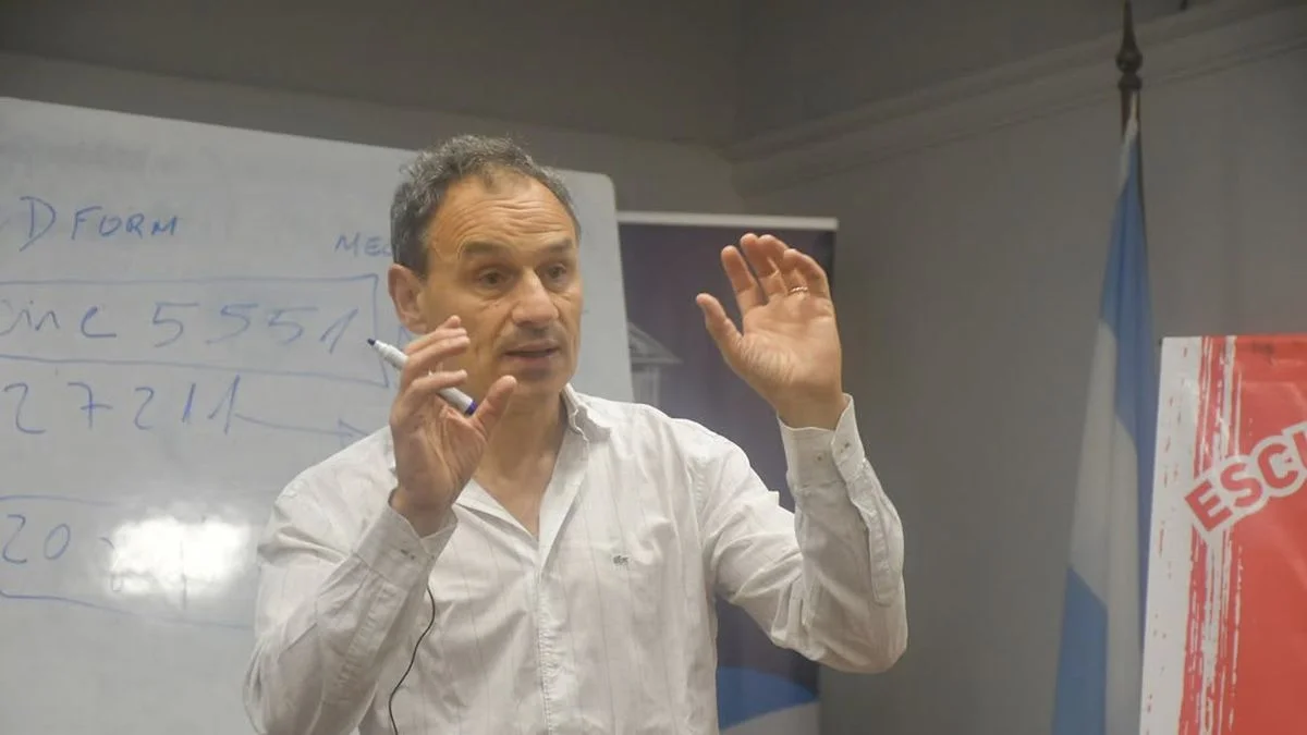 Pablo Bruera se aferra al fútbol y vuelve de a poco del exilio político