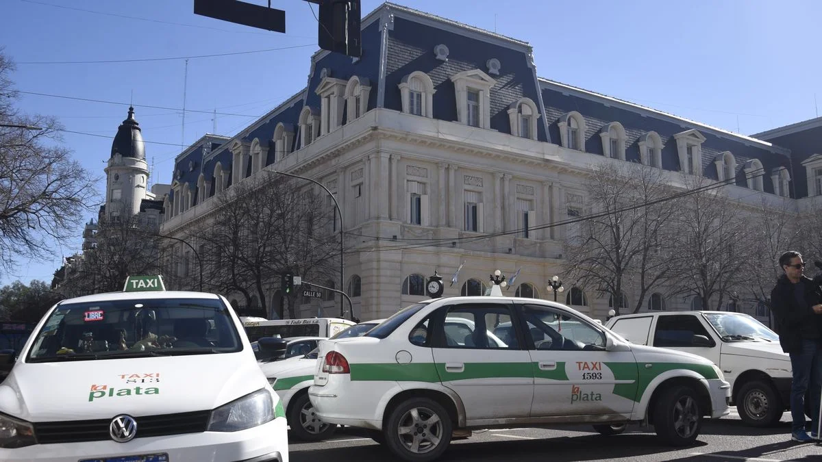 Marcha contra las aplicaciones de transporte en La Plata