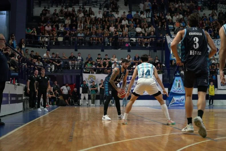 El b&aacute;squet de Gimnasia logr&oacute; un importante triunfo en el Polideportivo V&iacute;ctor Nethol