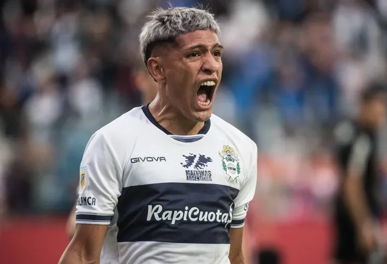 Ram&iacute;rez vistiendo la camiseta de Gimnasia en uno de los partidos en el Bosque