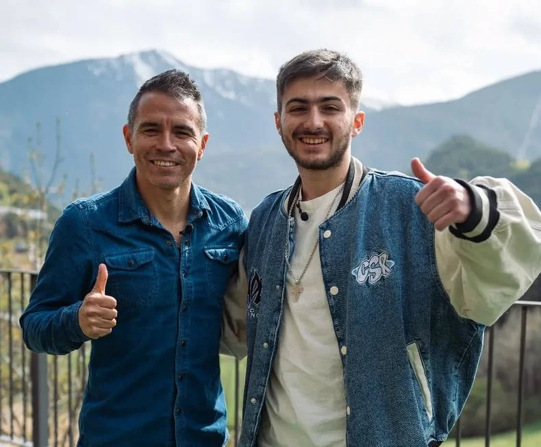 Luciano Nicolás García Laprebende junto a Saviola