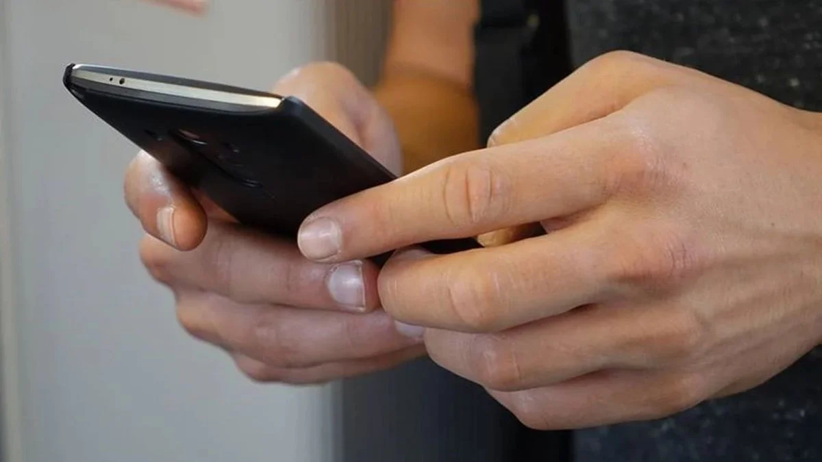 Le robaron el celular a una maestra de La Plata y le vaciaron las cuentas