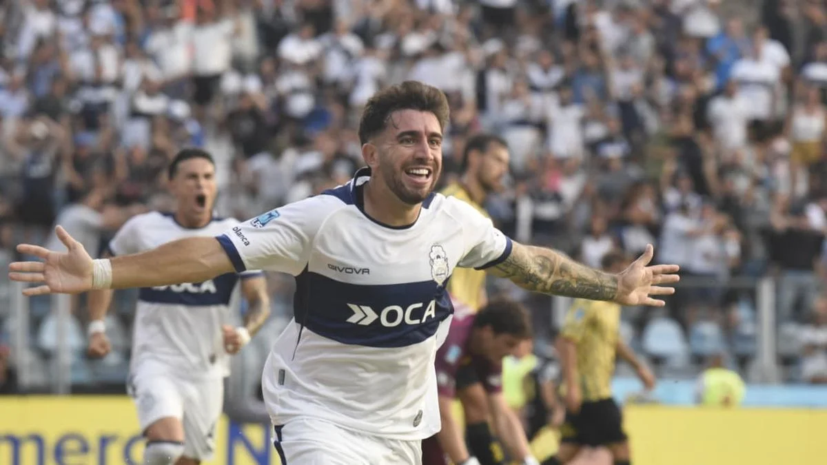 Gimnasia destrabó el partido al final, y goleó en el Bosque