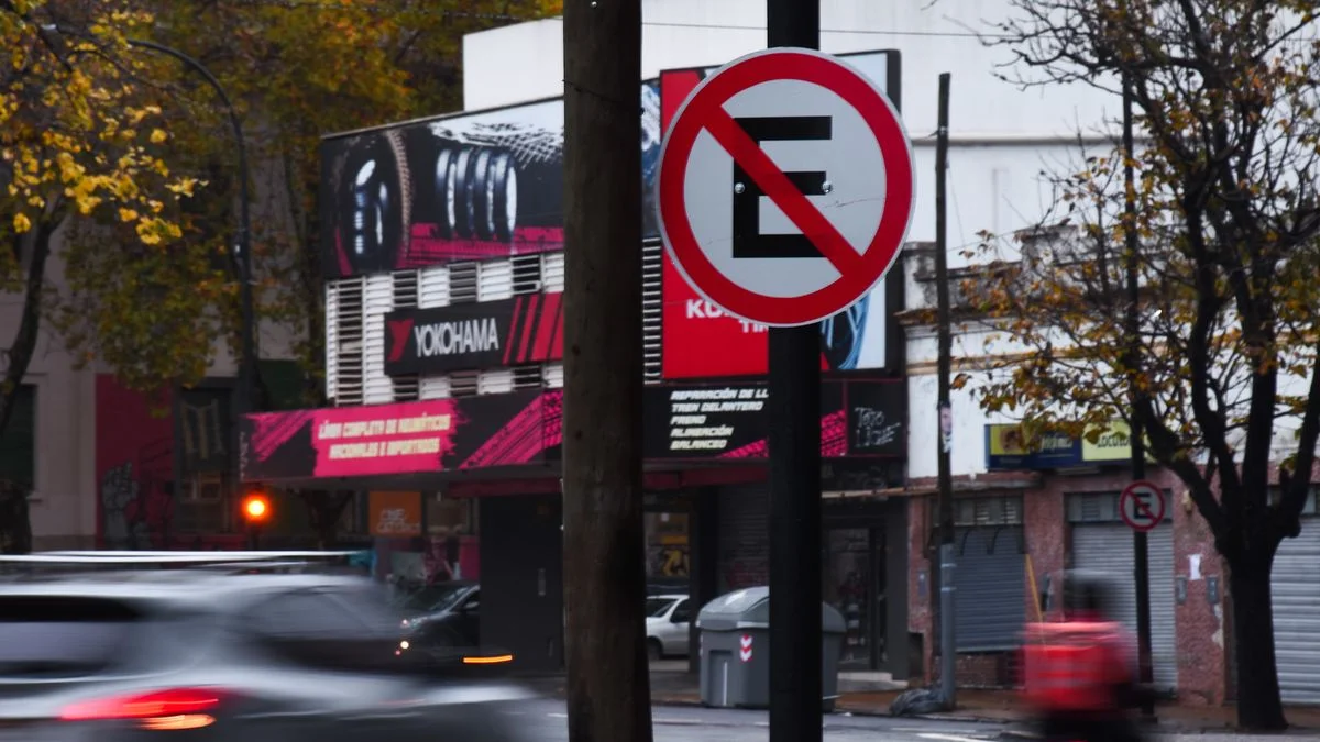 Prohíben estacionar en las inmediaciones de Plaza Rocha