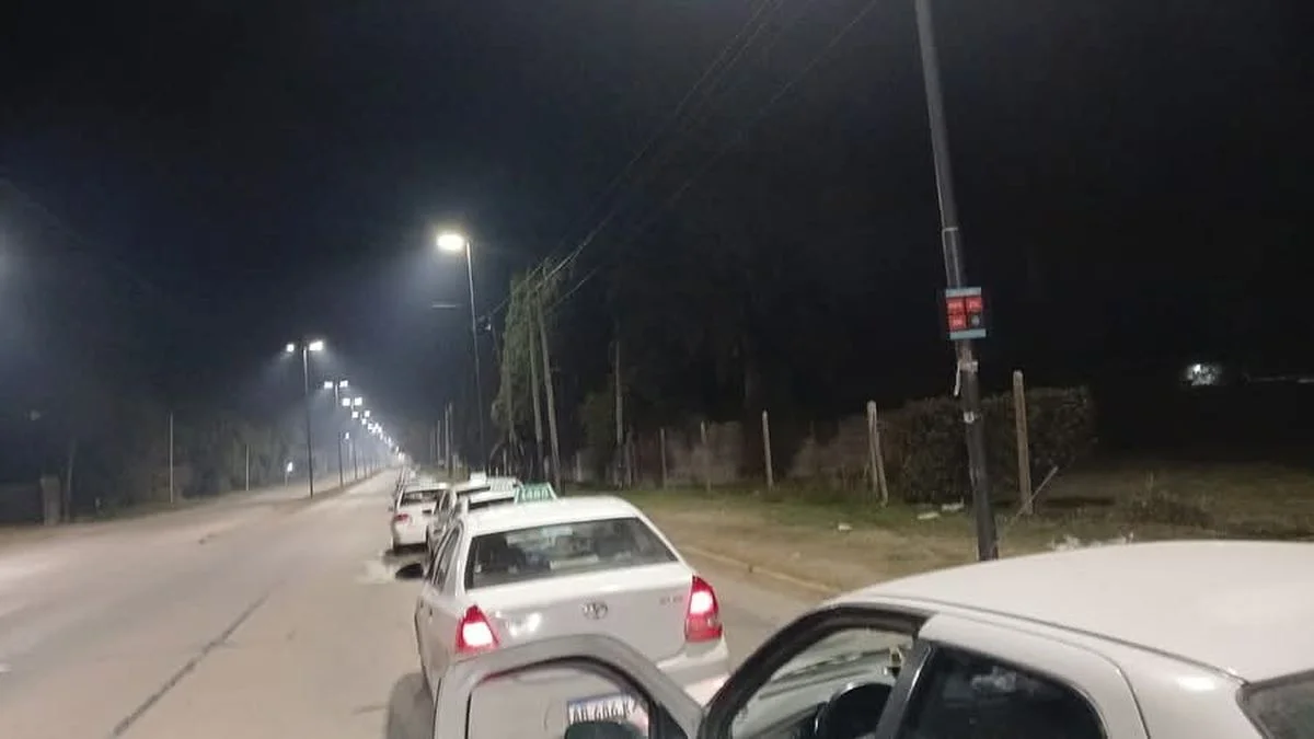 Largas filas de autos por la escasez de GNC en la Región