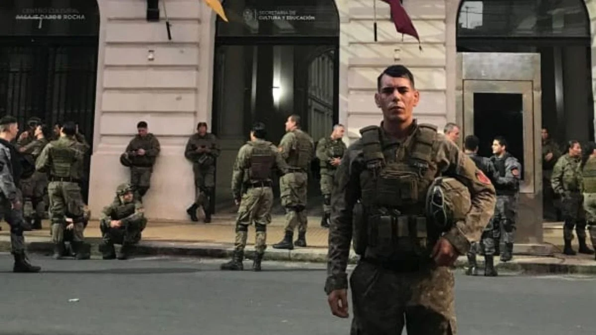La experiencia de un actor platense en el rodaje de la serie de Netflix en la ciudad