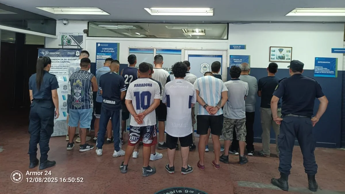 Clásico platense: represión de la bonaerense, corridas y aprehendidos en el Bosque