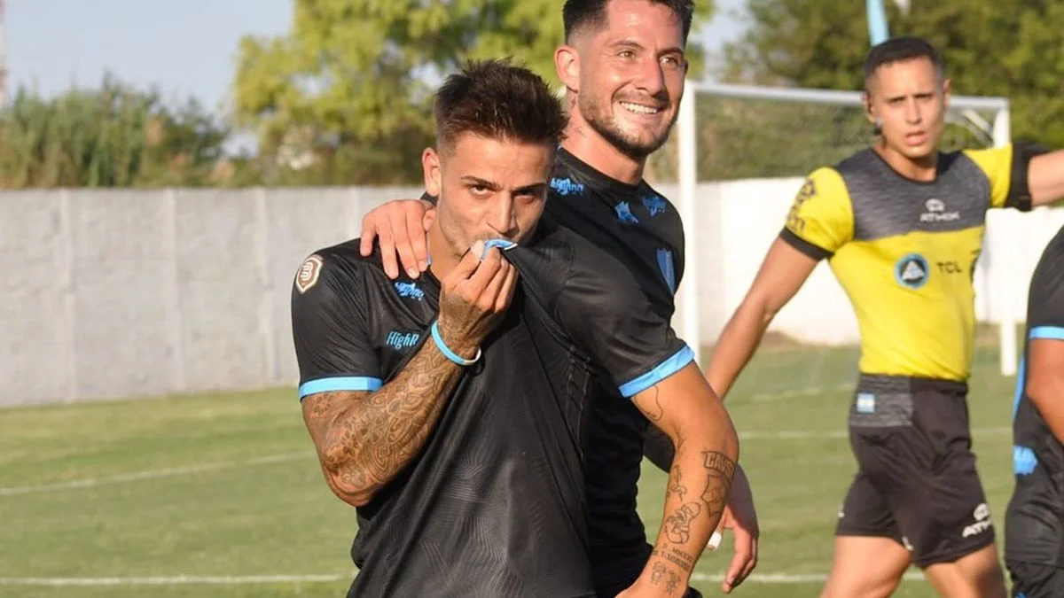 Villa San Carlos arrancó el torneo con un triunfo ante Liniers