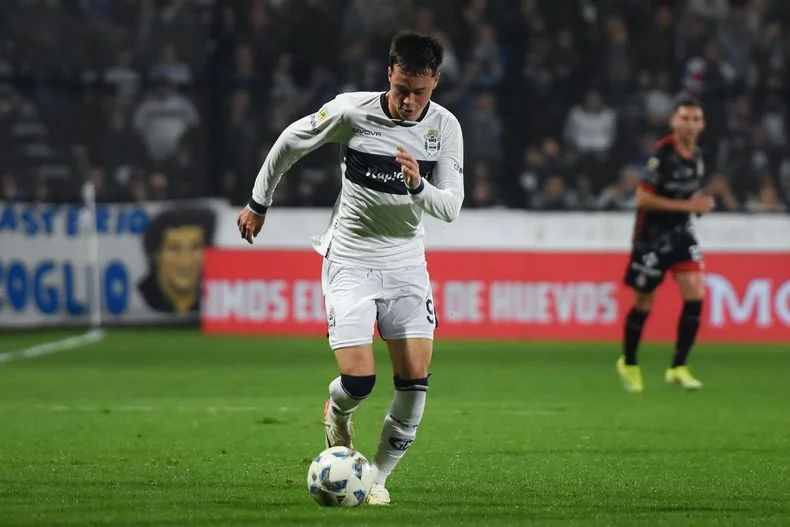 La salida de Matías Abaldo dará lugar para que Gimnasia pueda incorporar a Hurtado