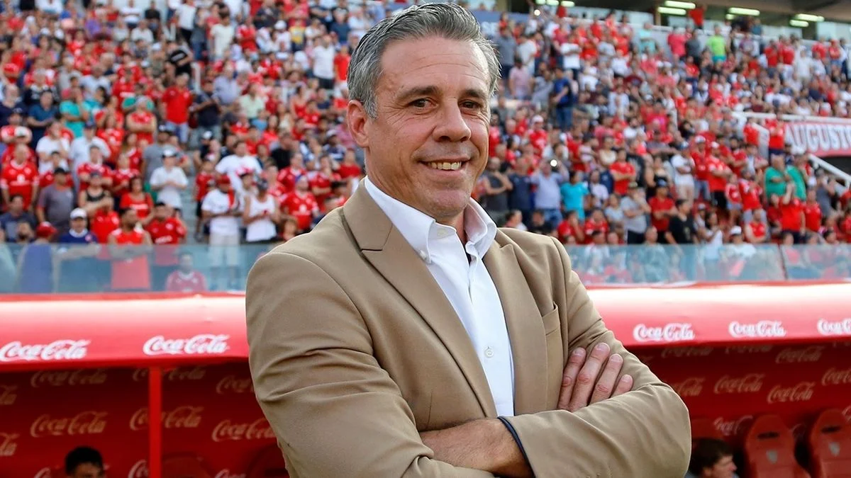 Lucas Pusineri pica en punta para ser el nuevo entrenador de Gimnasia