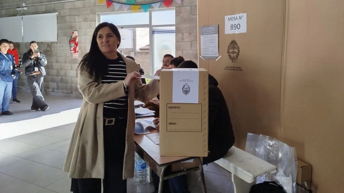 La Plata sigue votando: ahora lo hizo Luana Simioni