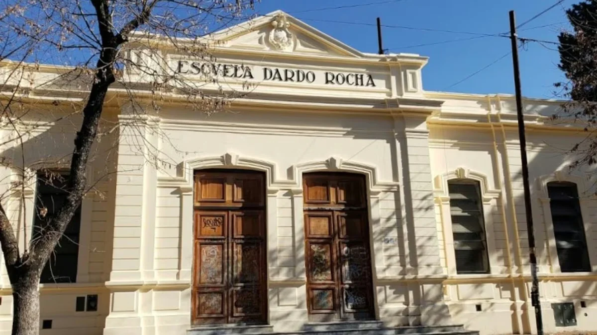 Paro en el Normal 2 de La Plata: una madre golpeó a la vicedirectora y a un preceptor