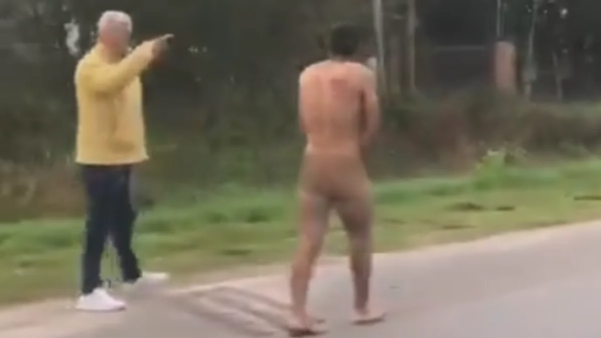 Pasearon desnudo a un delincuente en Berazategui