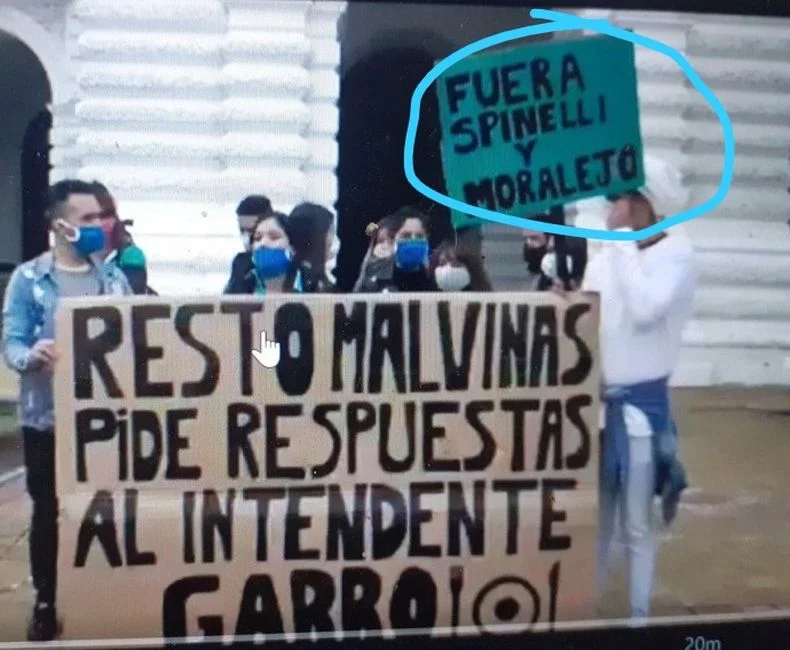 Trabajadores del bar cultural de Islas Malvinas denunciaron a Spinelli, mano derecha de Garro