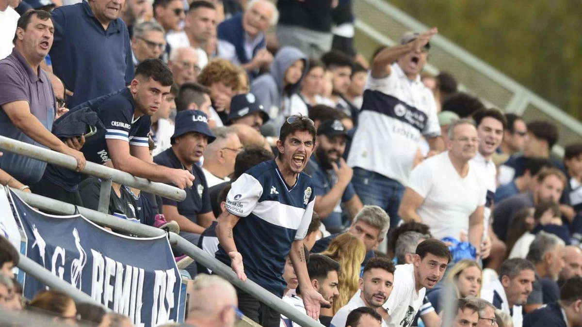 Pese a la victoria, los hinchas de Gimnasia no perdonaron a Flores y a la dirigencia