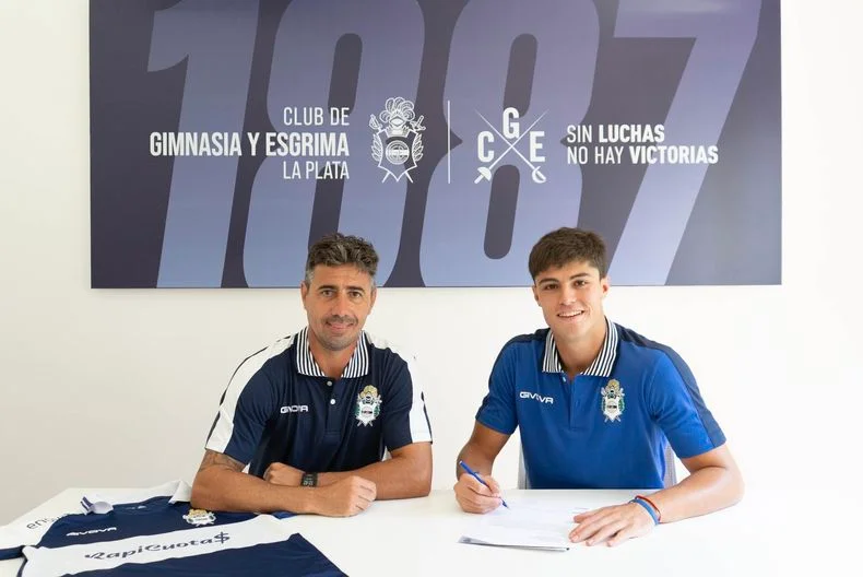 Facundo Di Biasi firm&oacute; su primer contrato como futbolista de Gimnasia hasta 2028