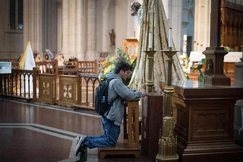 Los fieles oraron por el Papa Francisco