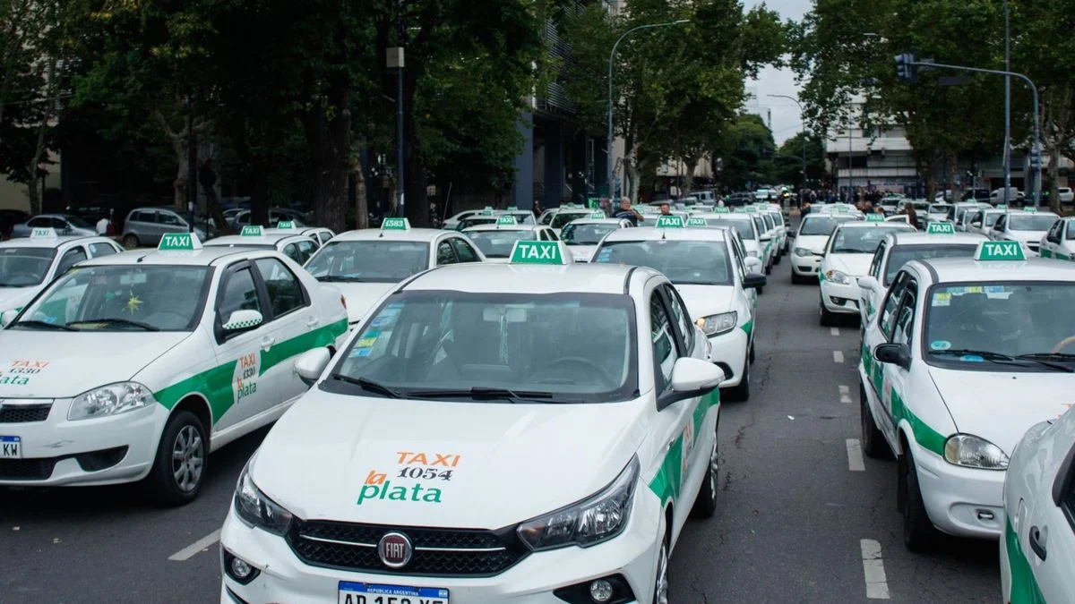 Taxistas protestaron por el proyecto de Nicolás Morzone para legalizar las apps de transporte