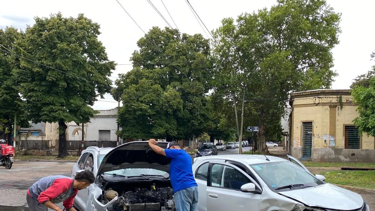 Fuerte choque en barrio Hipódromo: "No mataron a nadie de suerte"