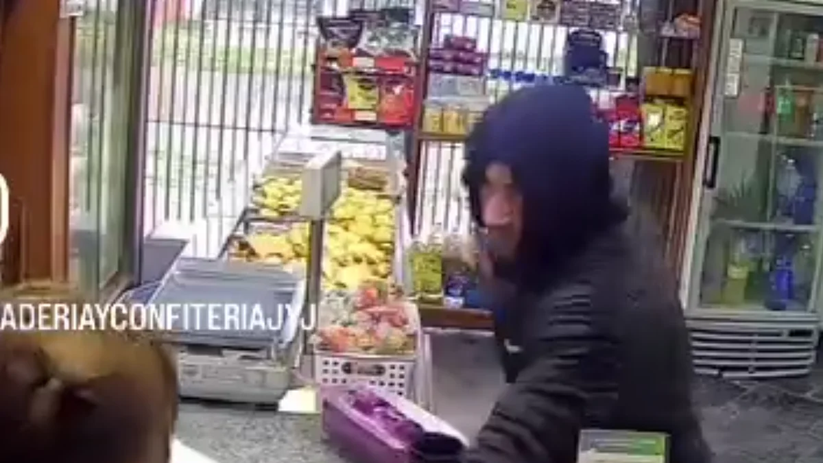 A mano armada, asaltan una panadería de Parque Castelli