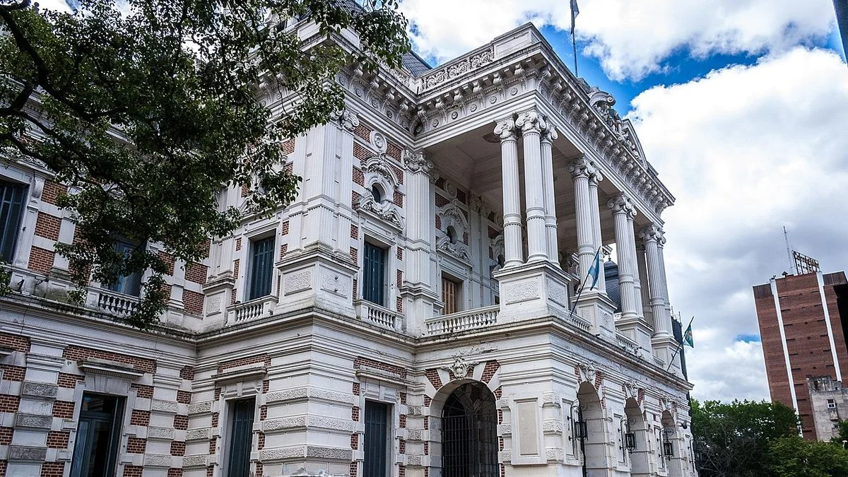 La Provincia convocó a paritarias con estatales