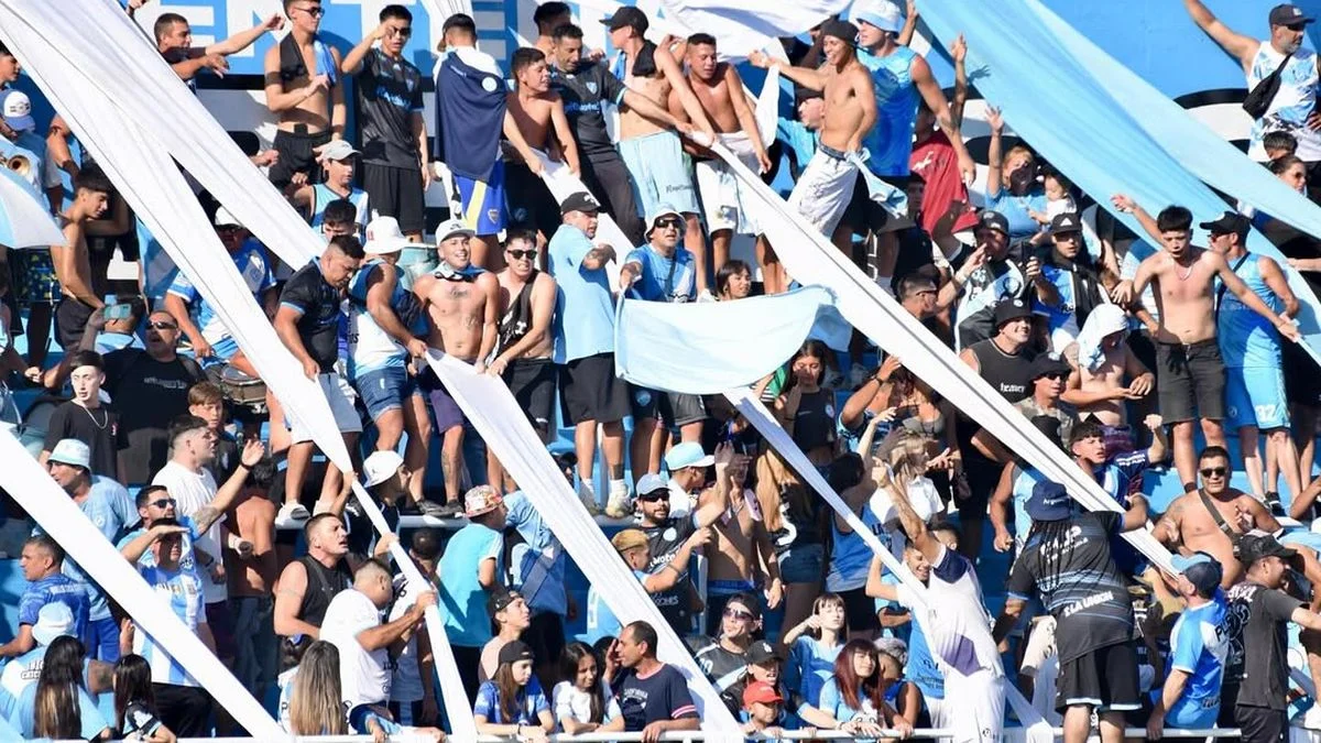 Villa San Carlos inauguró la Tribuna Centenario con una alegría