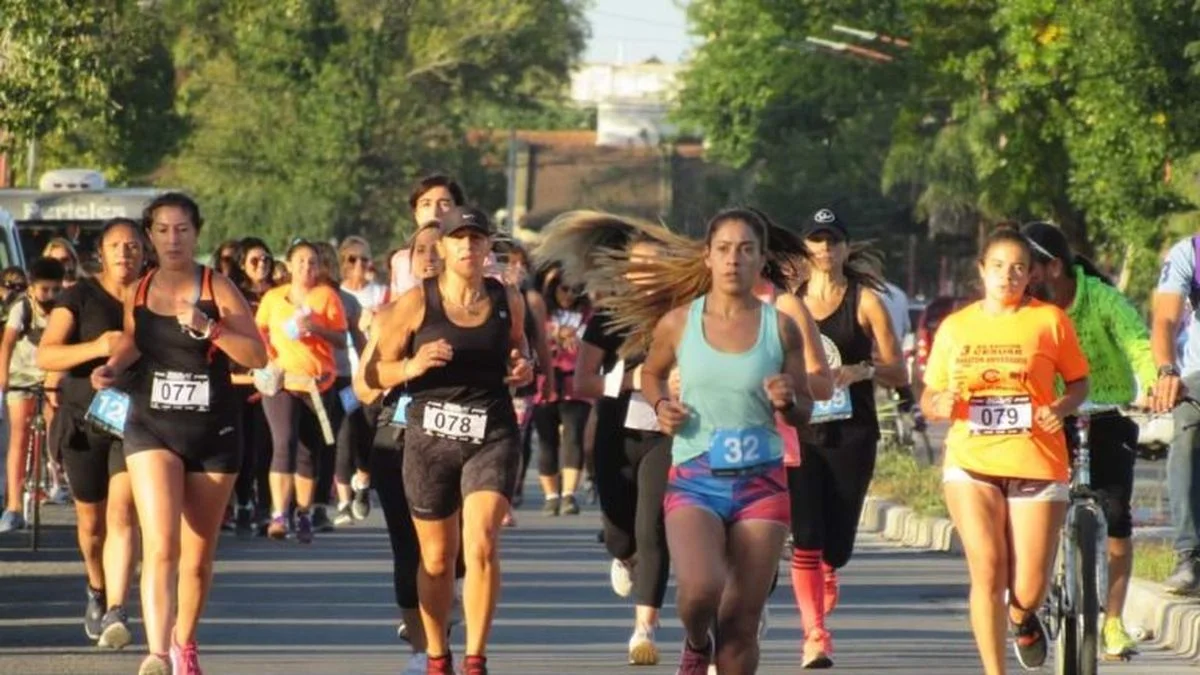 Organizan una correcaminata solidaria en Los Hornos