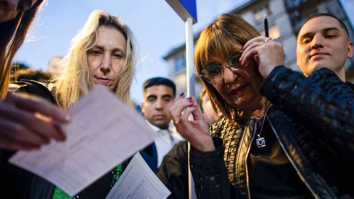 Patricia Bullrich denunció que hay "servicios de inteligencia rusos" apuntando contra Karina Milei