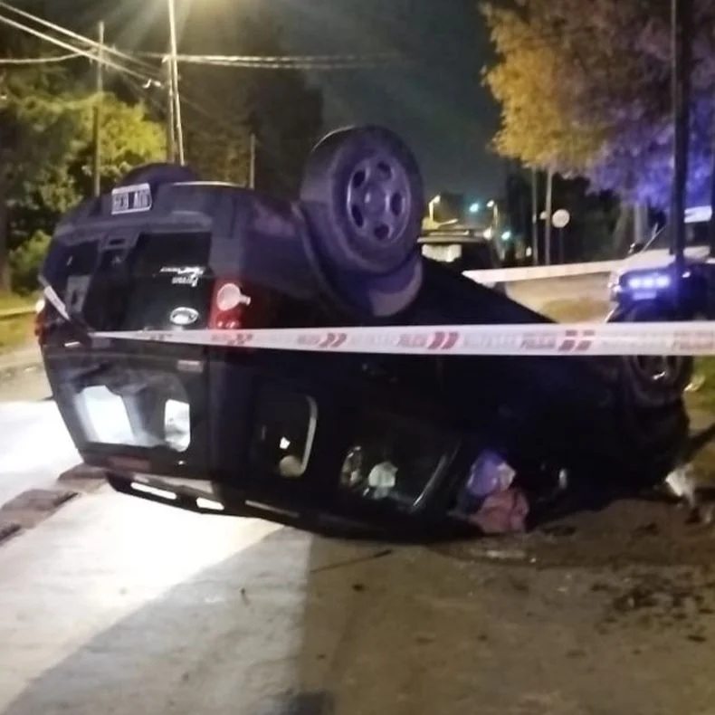 Ninguna de las tres v&iacute;ctimas corre peligro de vida luego del accidente en La Plata.