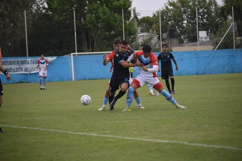 Villa San Carlos festej&oacute; ante su gente