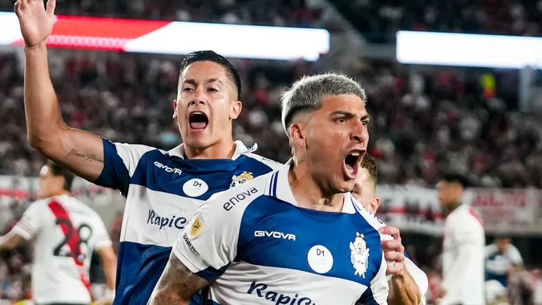 Gimnasia celebra la victoria ante River, Marcelo Torres quebr&oacute; varias rachas
